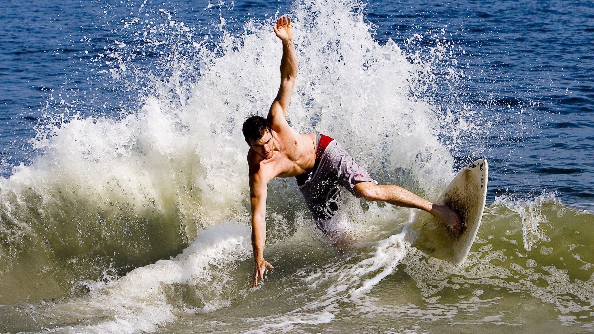 开云-阿劳霍狂飙之夜，从铁闸到尖刀，他撕碎了德甲争冠剧本